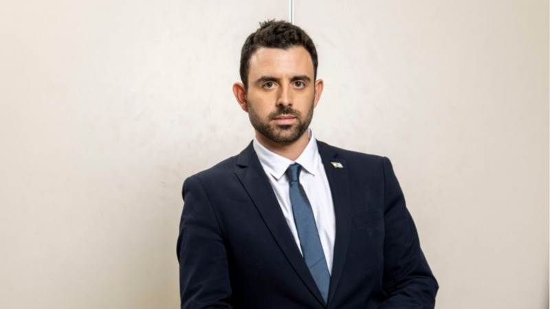 Eylon levy