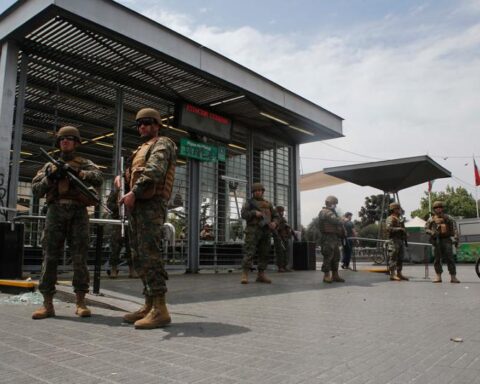 Militares En Plaza De Maipu 2.jpg