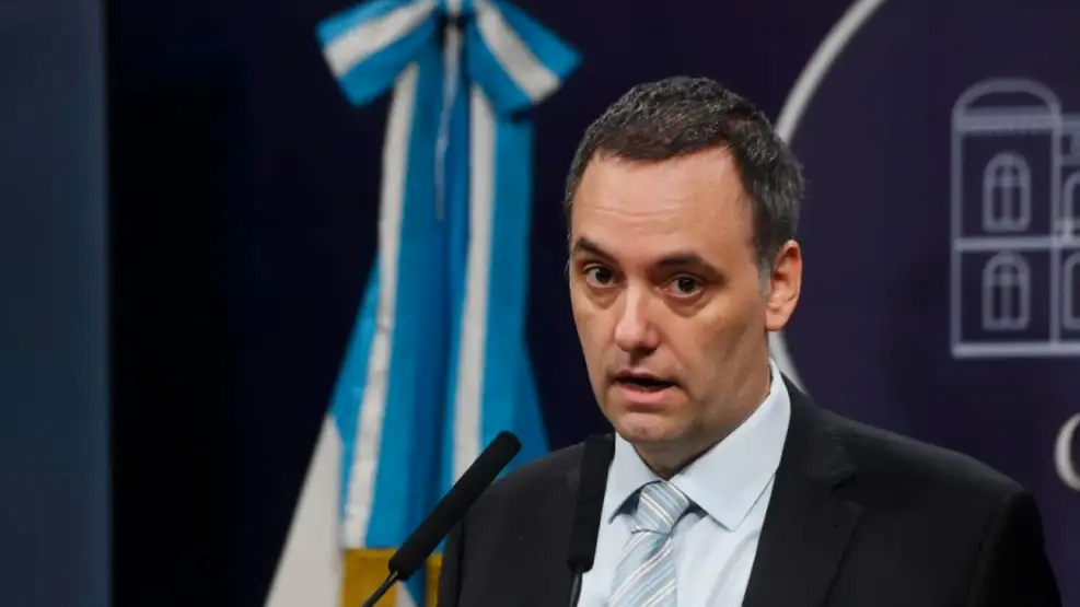 Manuel adorni,