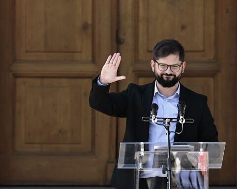 Presidente electo presenta su gabinete